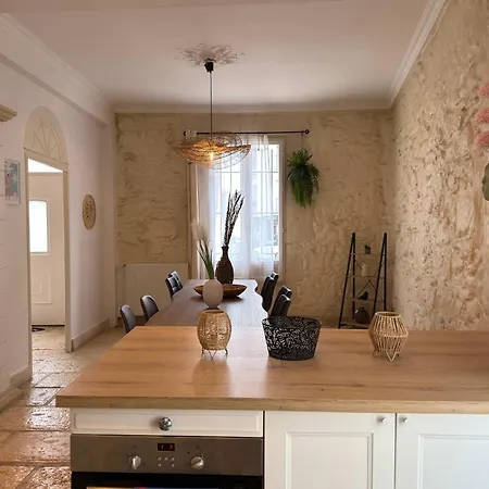 Laurens Maison Spacieuse Avec Piscine Holiday home *