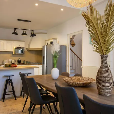Laurens Maison Spacieuse Avec Piscine Feriehus